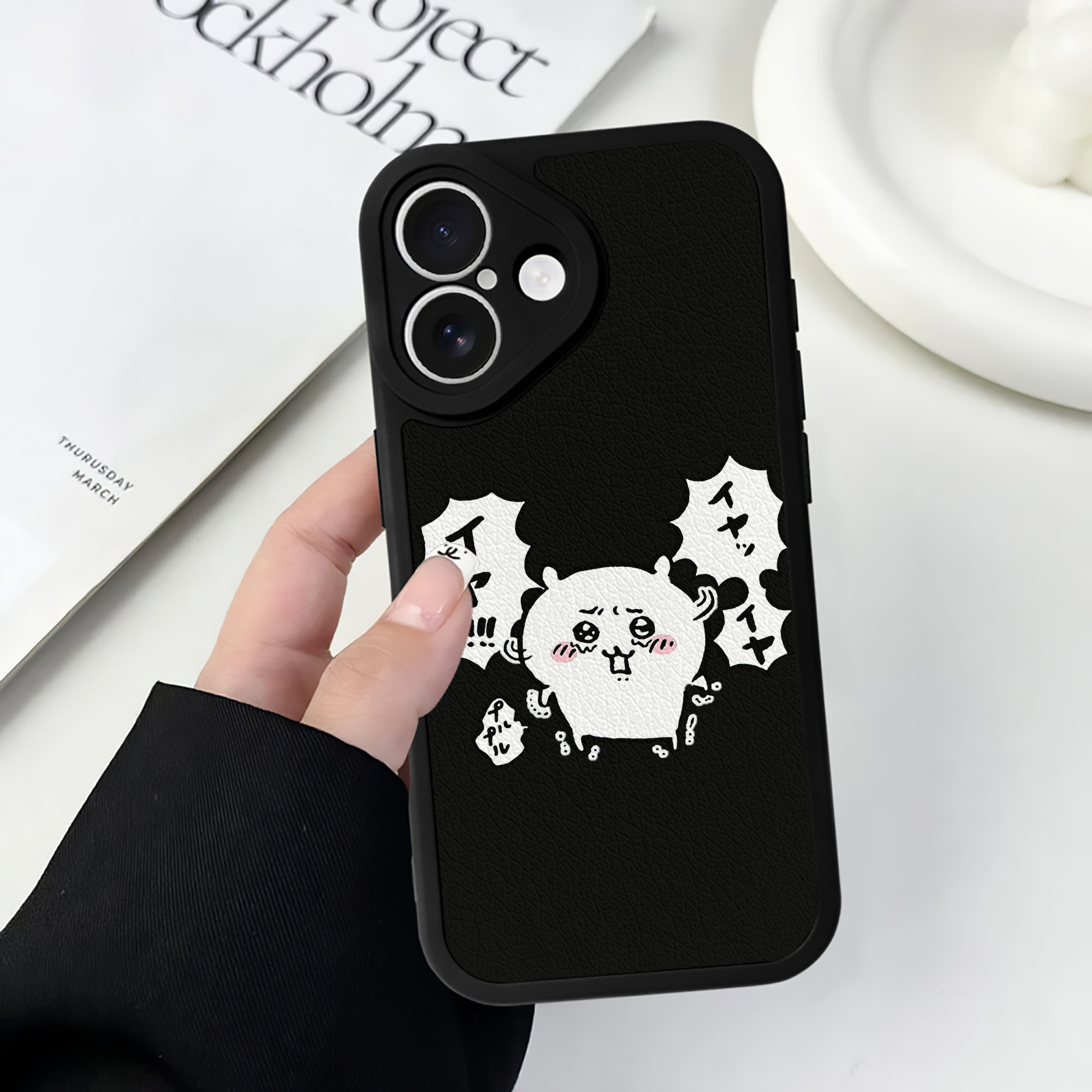 （画像用） ちいかわ ちいかわ Chii-kawa chiikawa 【iPhone 16シリーズ対応】シリコンスマホケース（レザー調） 材質：シリコン